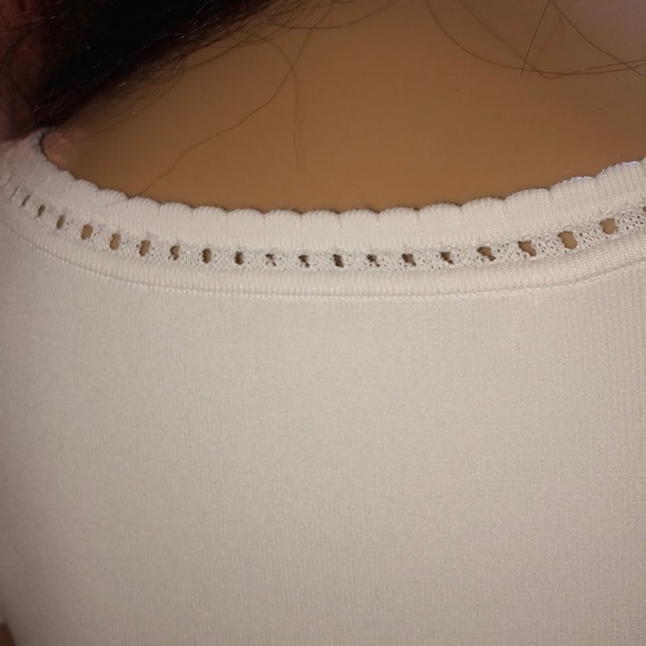 Gorgeous lots of style Body skimming Dress. - Picture 6 of 8